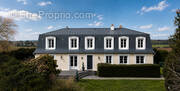 Maison à NEAUPHLE-LE-VIEUX