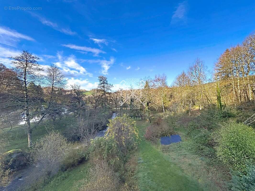 Maison à FERRIERES-SUR-SICHON