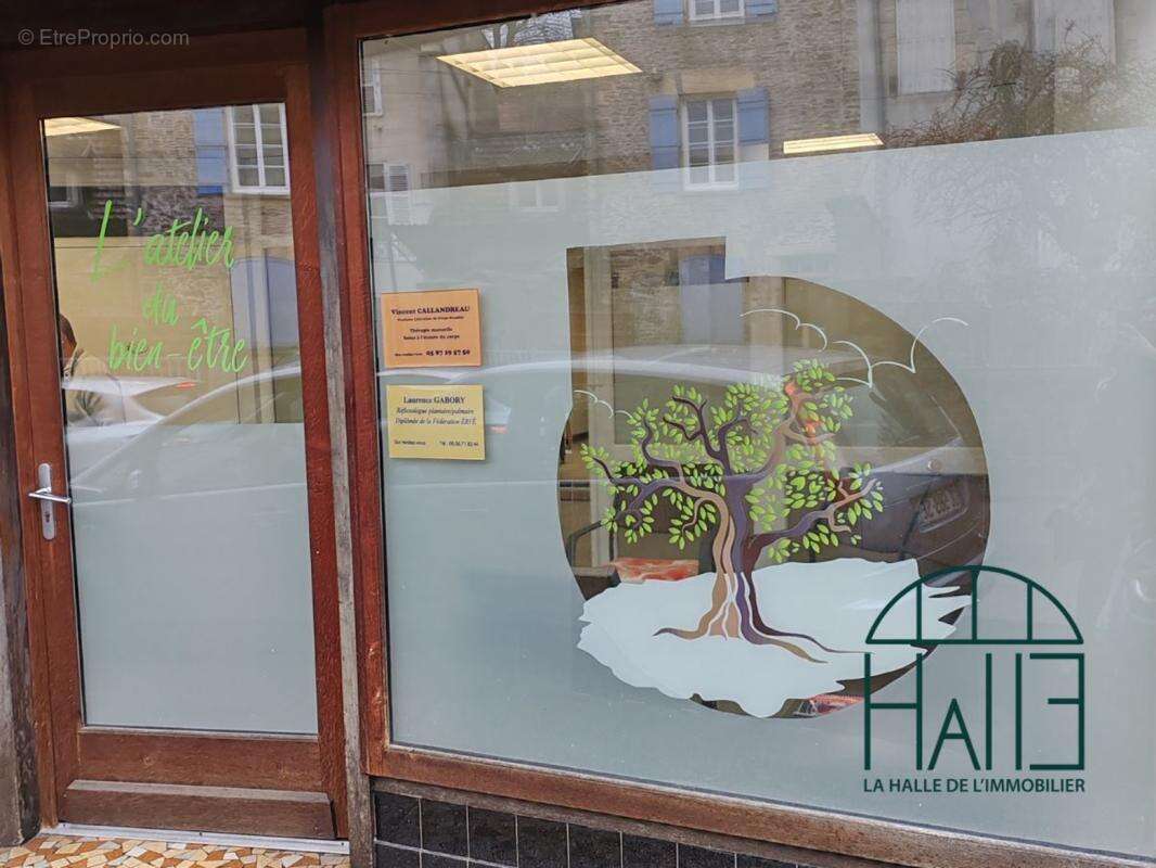 Commerce à SAINT-YRIEIX-LA-PERCHE