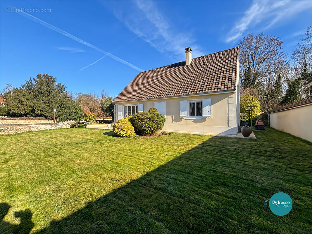 Maison à FONTENAY-LE-VICOMTE