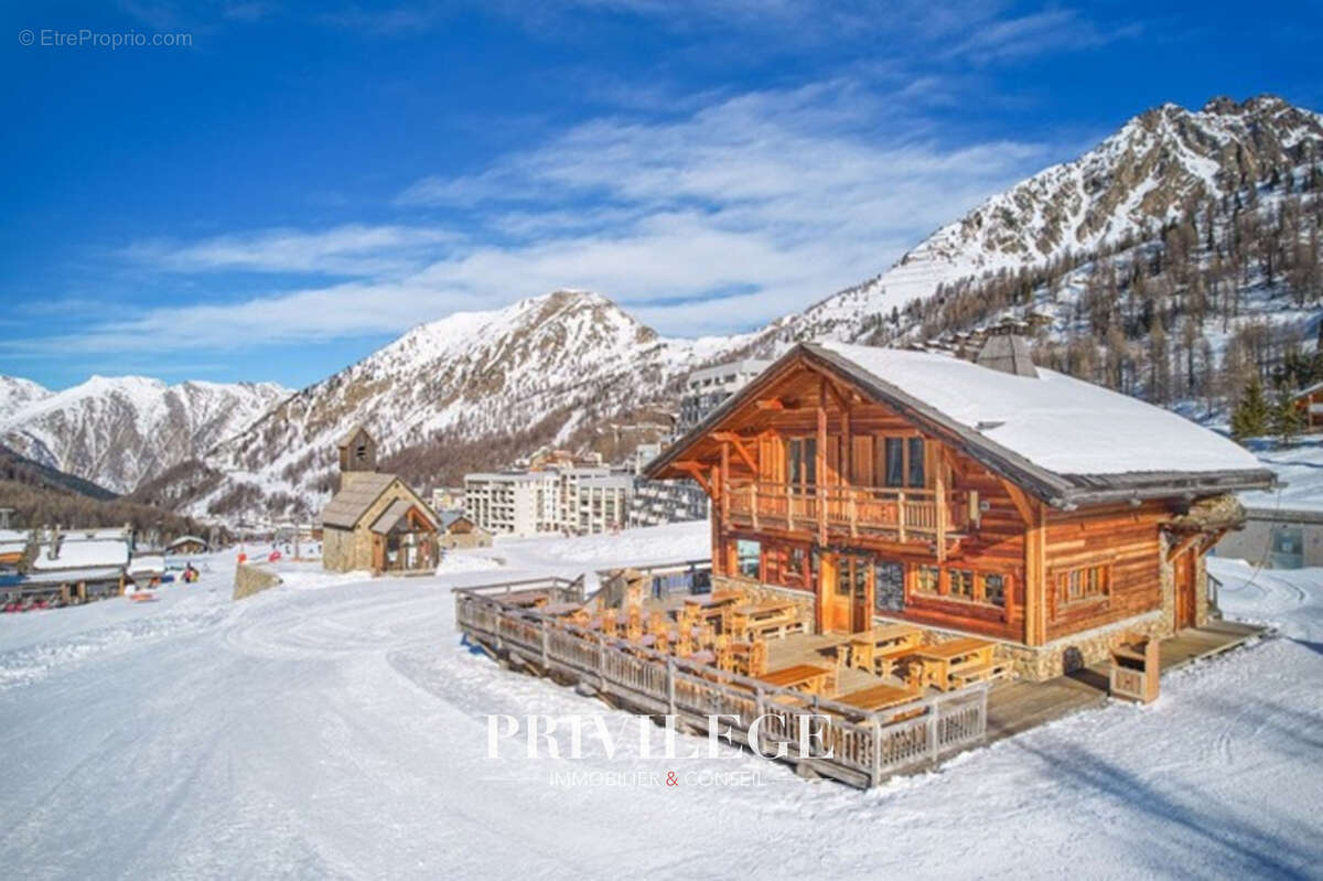Cession murs et fonds de commerce   Chalet d’exception à Isola 2000 aux pieds des pistes avec terrasse panoram - photo 2