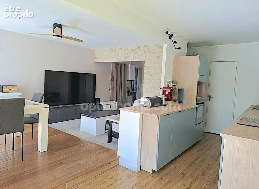 Appartement - 4 pièces - 3 chambres - 79 m² - Balcon - Garage et Cave - photo 4