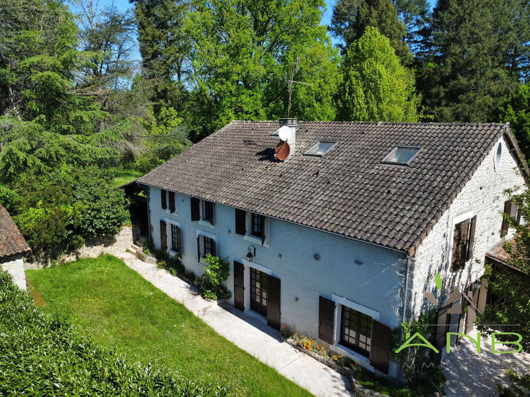 Maison à CHAMPNIERS-ET-REILHAC