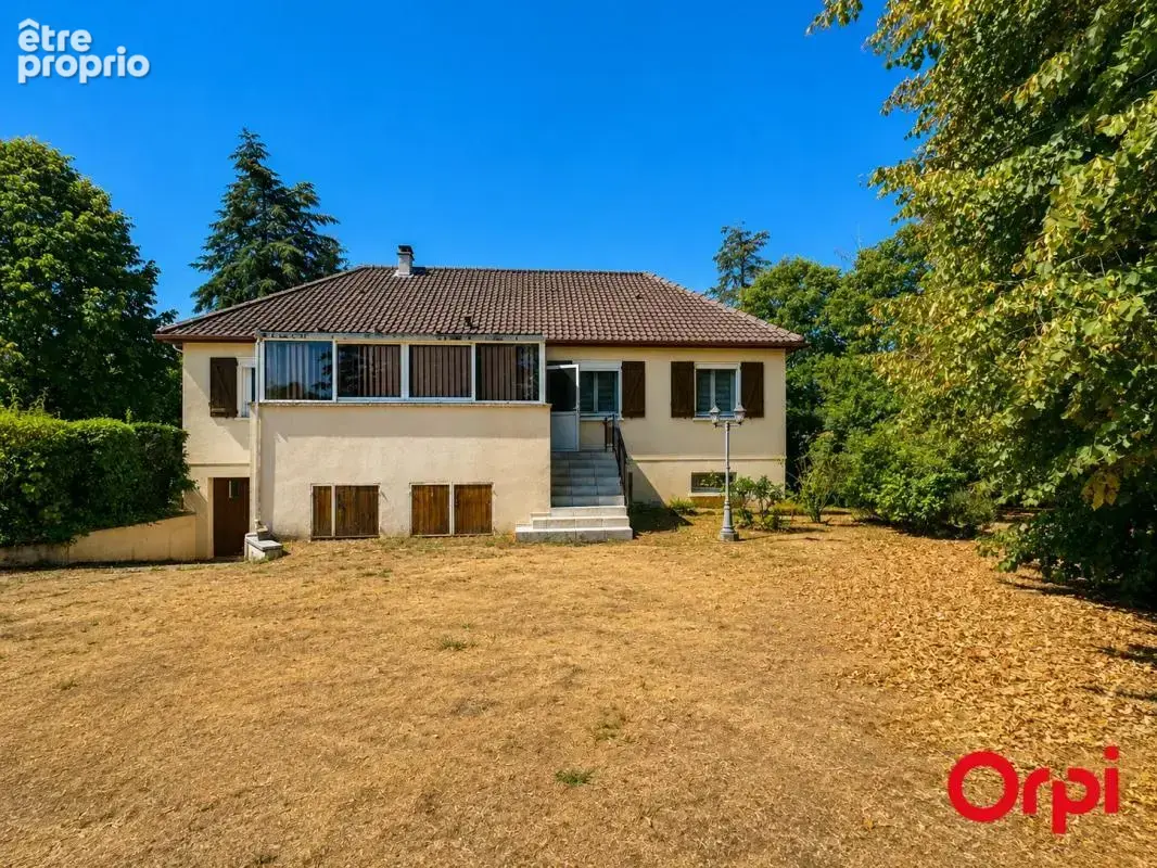 Maison familiale avec 4 chambres, véranda, grand jardin et 3 garages - photo 13