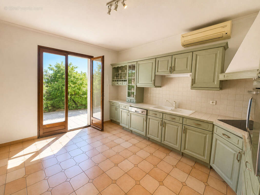 Propriété à rénover 8 pièces vue mer panoramique, 3 appartements et fort potentiel.  (20) - photo 5