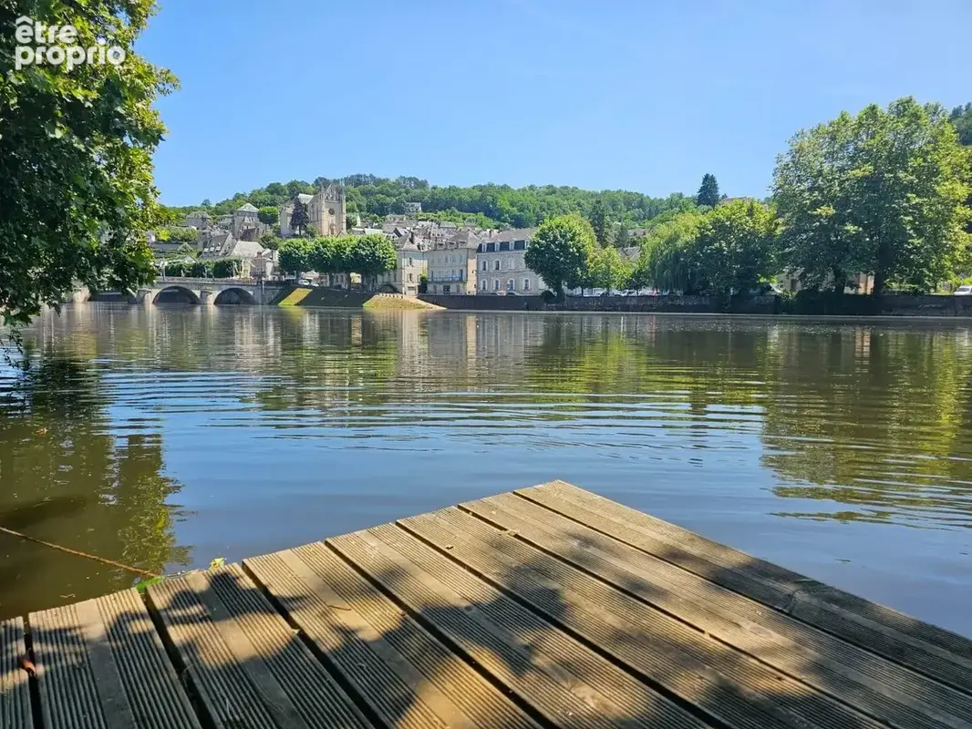 Vue ville rivière