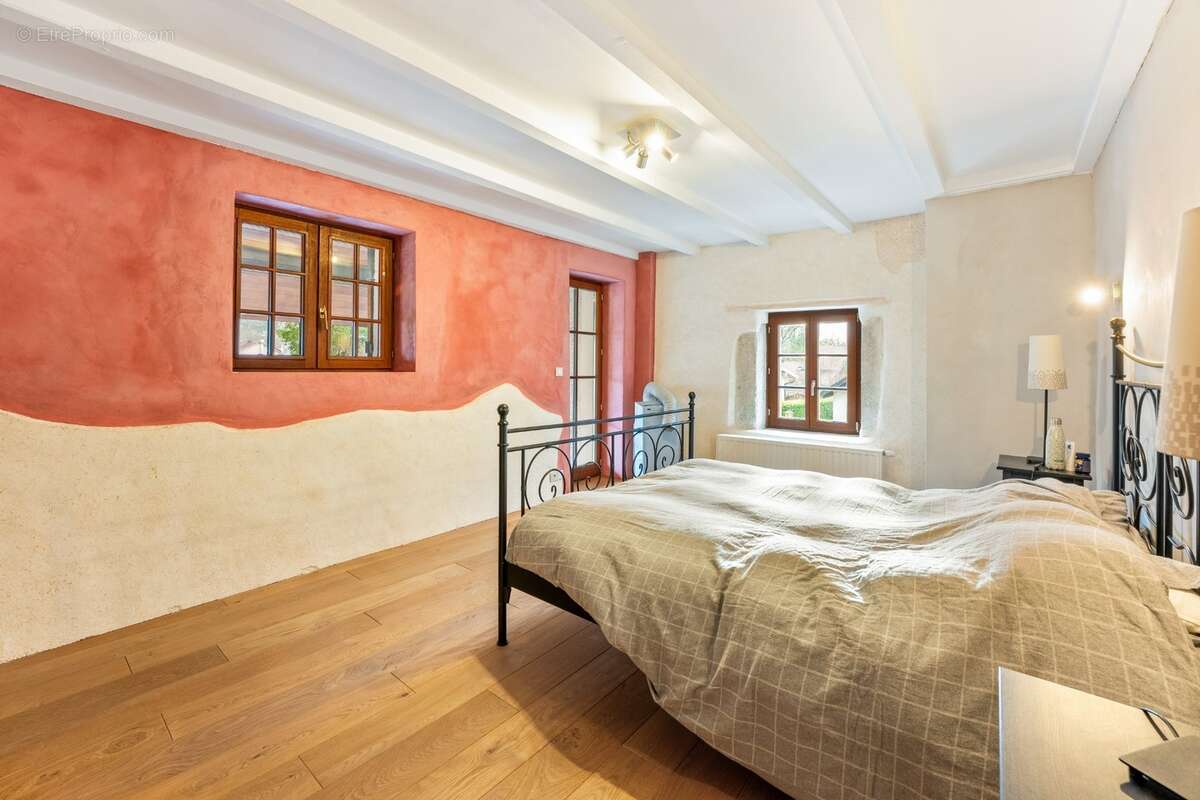 À VENDRE – Charmante ferme rénovée avec gîte indépendant et grange – Prévessin-Moëns - photo 7