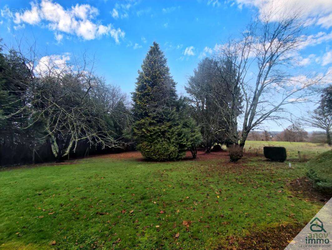 Maison à SAINT-MARTIN-DE-JUSSAC