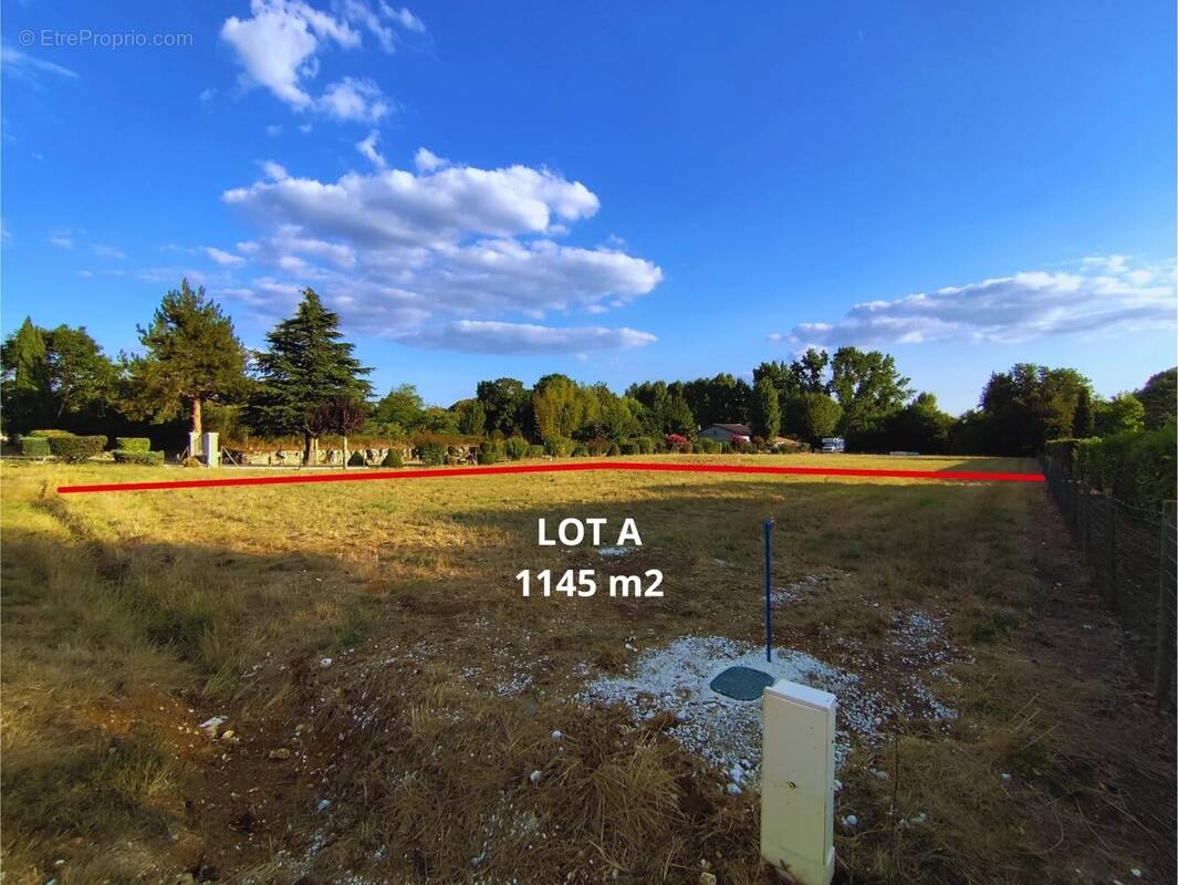 Terrain à SAINT-GEORGES-ANTIGNAC