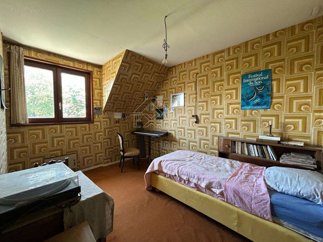 Maison 6 pièces 137 m² à rénover avec jardin, terrasse, sous-sol total et dépendance à Rosny-sur-Seine - photo 12