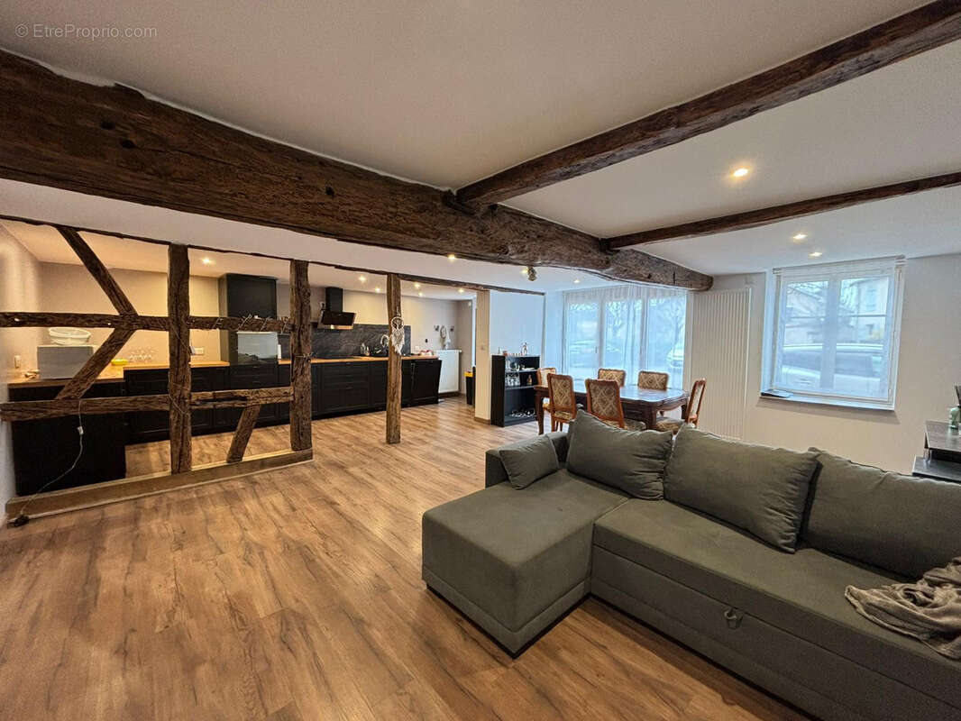 Maison à BAGE-LE-CHATEL