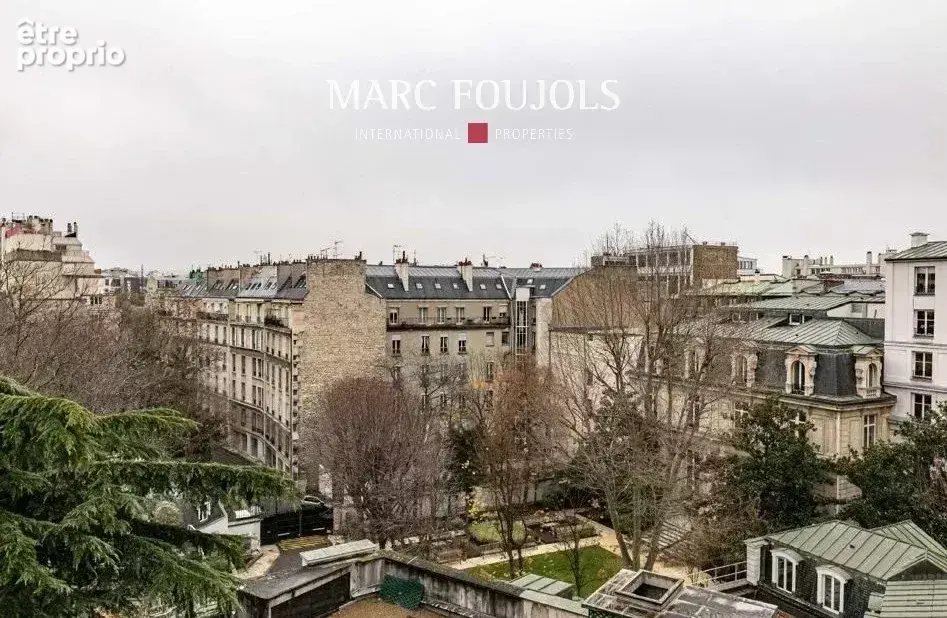 Appartement à PARIS-8E