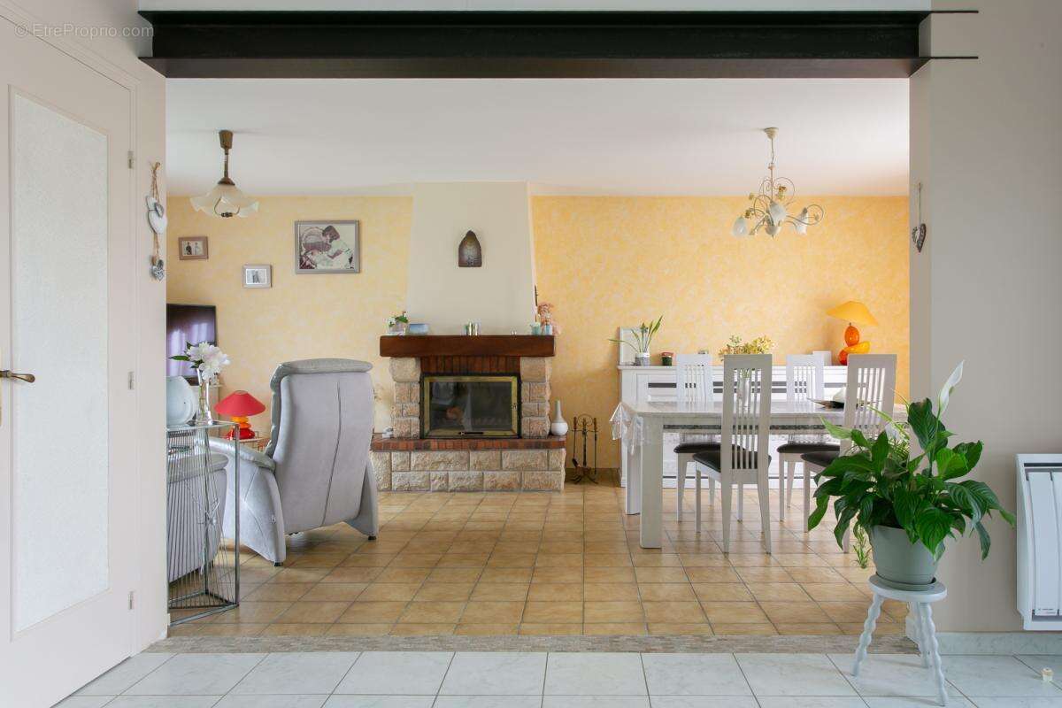 Maison à MESANGER