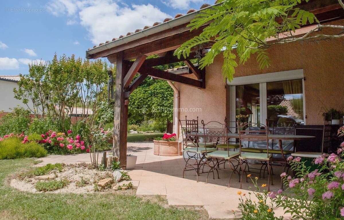 Maison à NEYRON