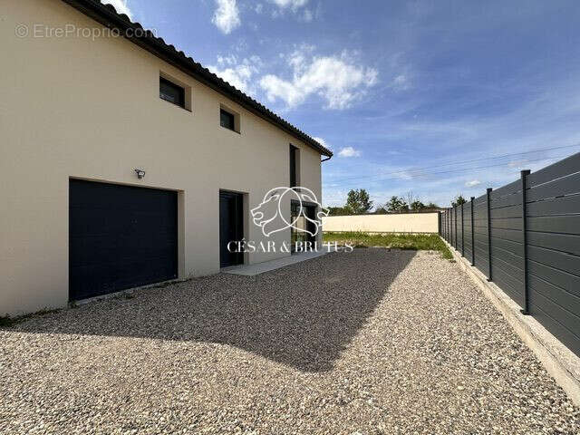 Maison 134 m² à Decines-Charpieu  - photo 2