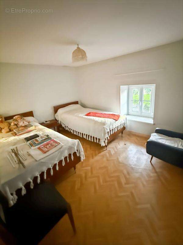 Maison à CHAMPAGNAC-LA-RIVIERE