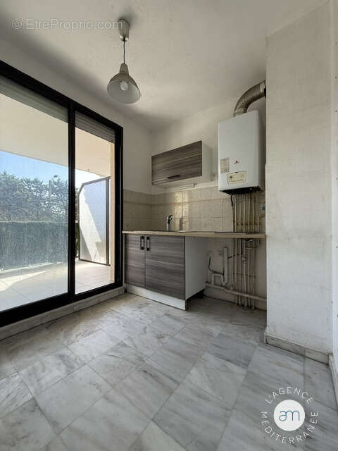 Montpellier   f2 41,59 m2 avec terrasse, parking et cellier   180 000 € - photo 3