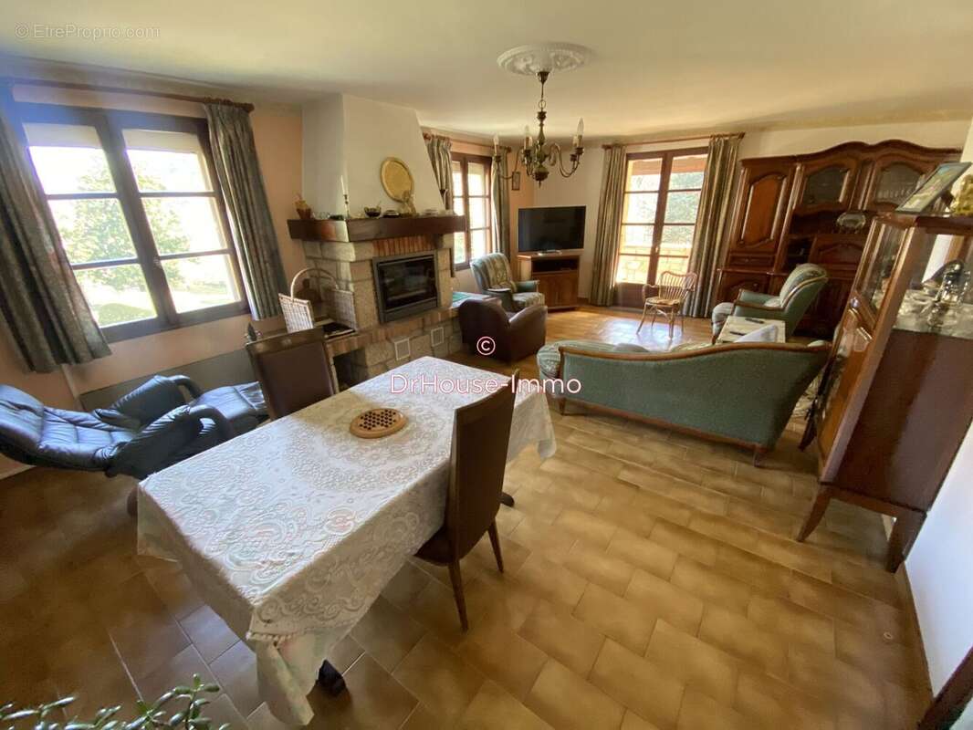 Maison à MAYRES