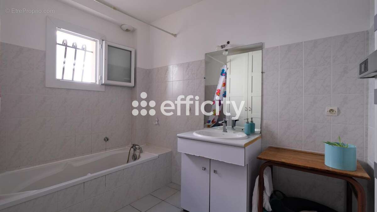 Maison 145 m² à Agde  - photo 8