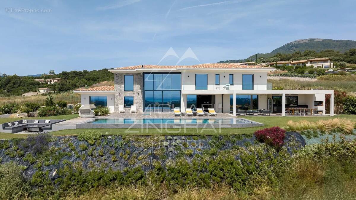 Maison à ROQUEFORT-LES-PINS