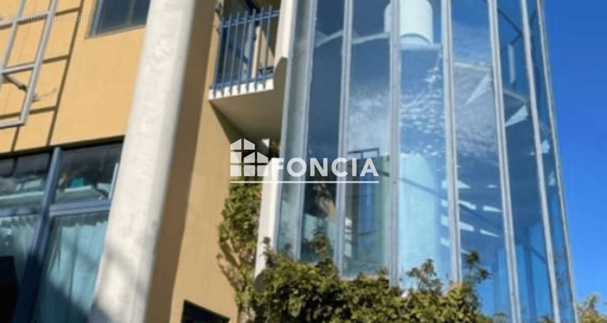 Commerce à VALLAURIS