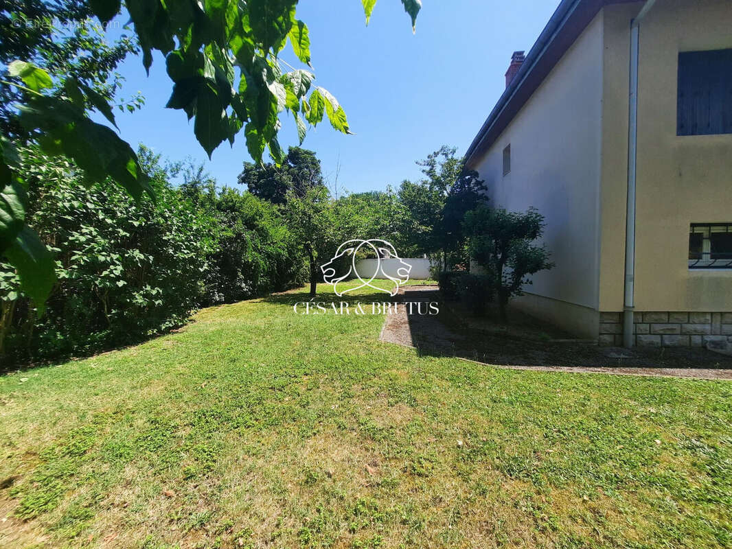 Maison 130 m² à Decines-Charpieu  - photo 5