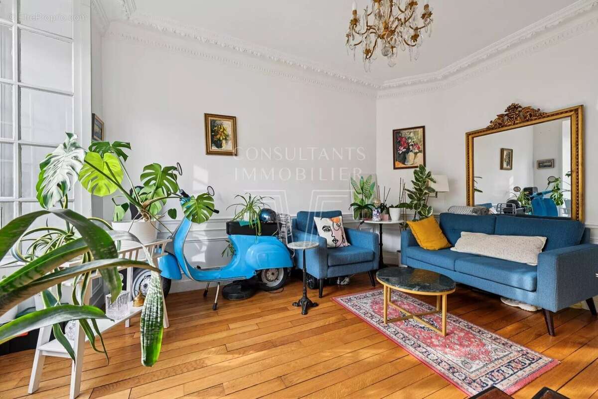 Appartement à PARIS-16E