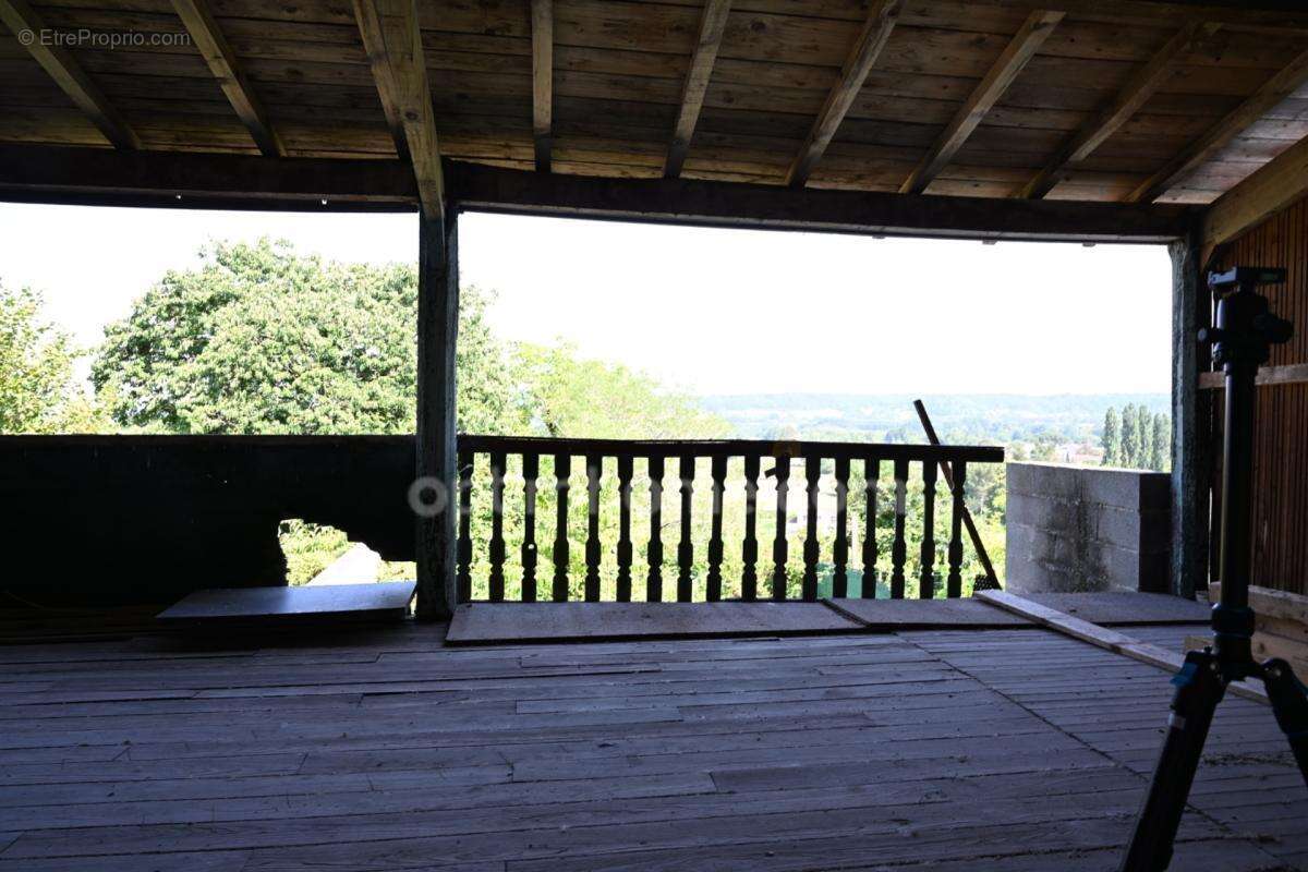 Maison en pierre avec deux logements, terrasse panoramique et potentiel exceptionnel à DOUZILLAC (24) - photo 10
