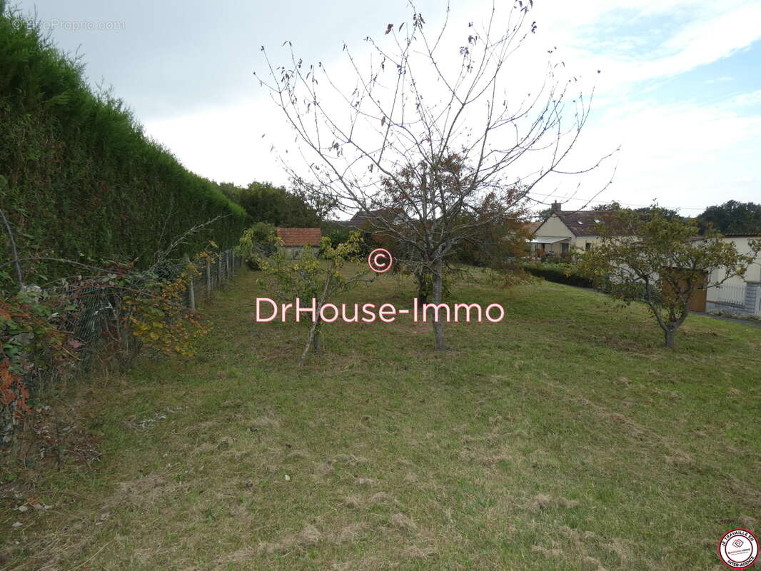 Terrain à MARIGNE-LAILLE