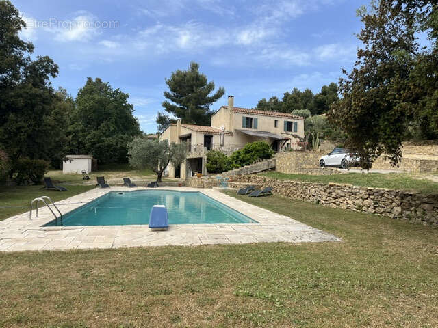 Quartier prisé, propriété avec piscine et dépendances - photo 10