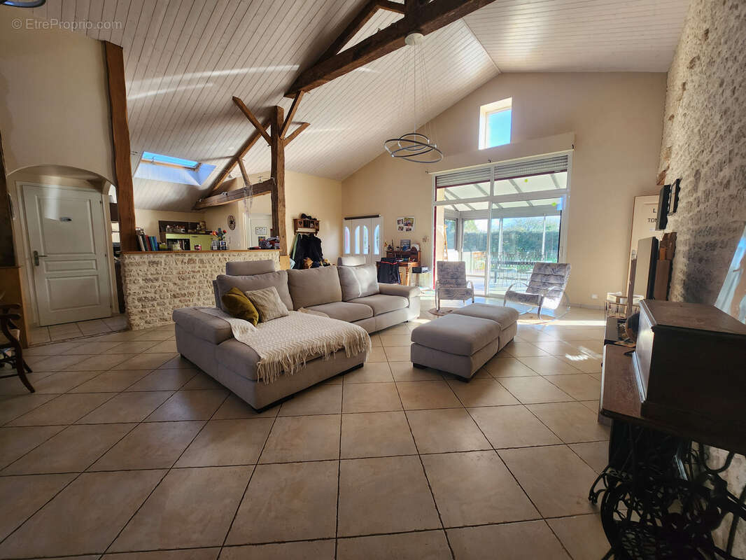 Maison à SAINTE-GEMME-LA-PLAINE