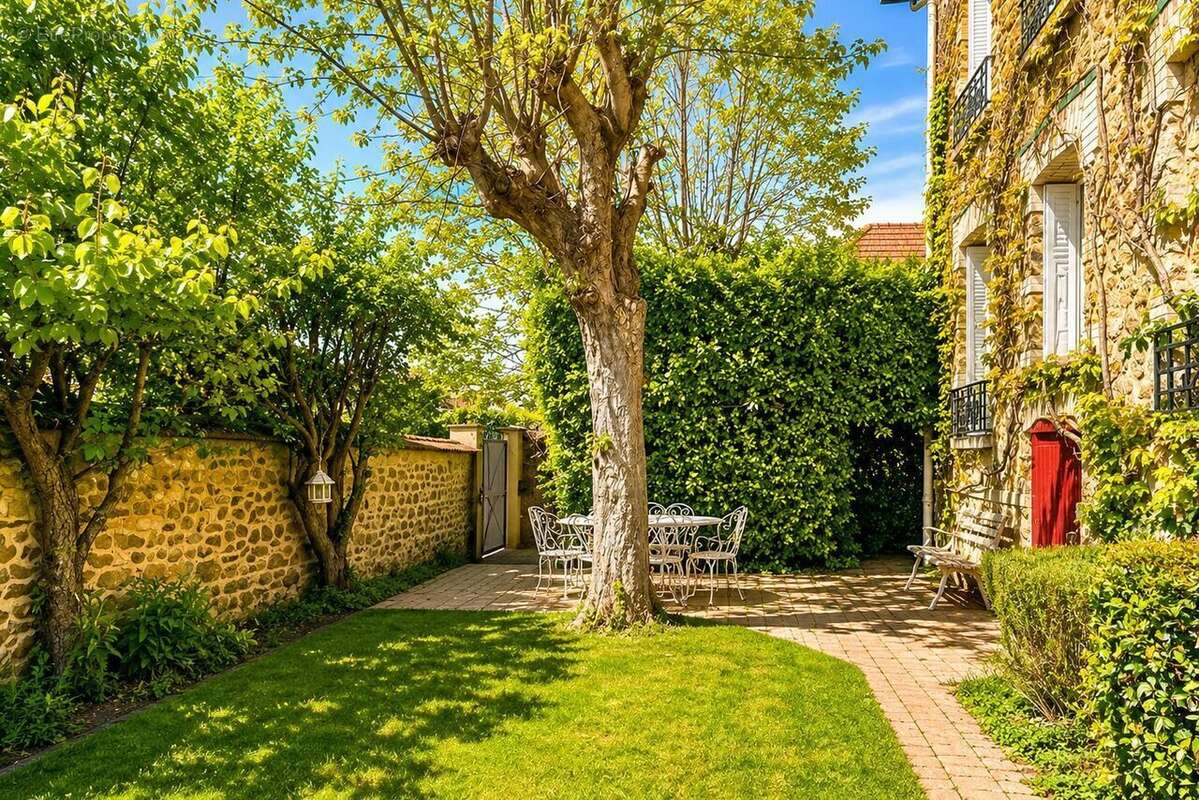 Maison 200 m² à Saint-Maur-Des-Fosses  - photo 4