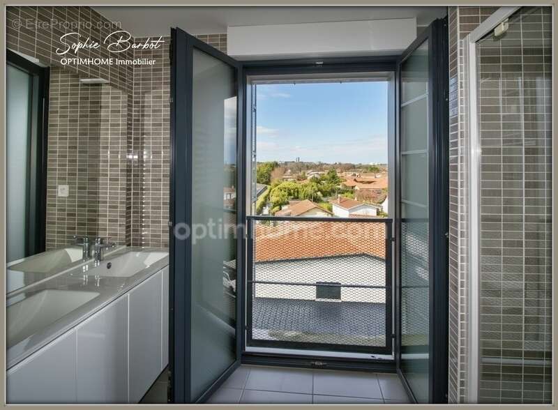 LA TESTE DE BUCH Cœur de ville, très bel appartement T4 spacieux et confortable + box et parkings - photo 10