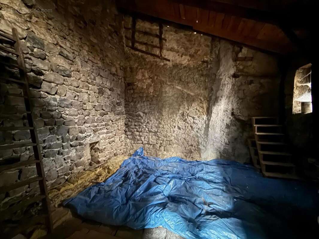   - Maison à ANTRAIGUES-SUR-VOLANE