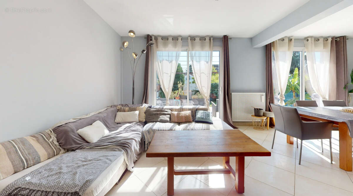 Maison à CHAMPS-SUR-MARNE