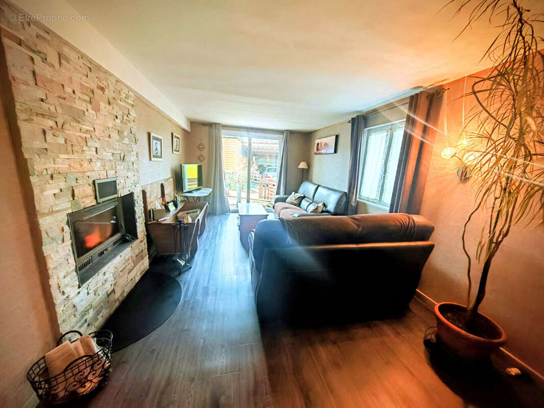 Maison à CONDE-SUR-NOIREAU