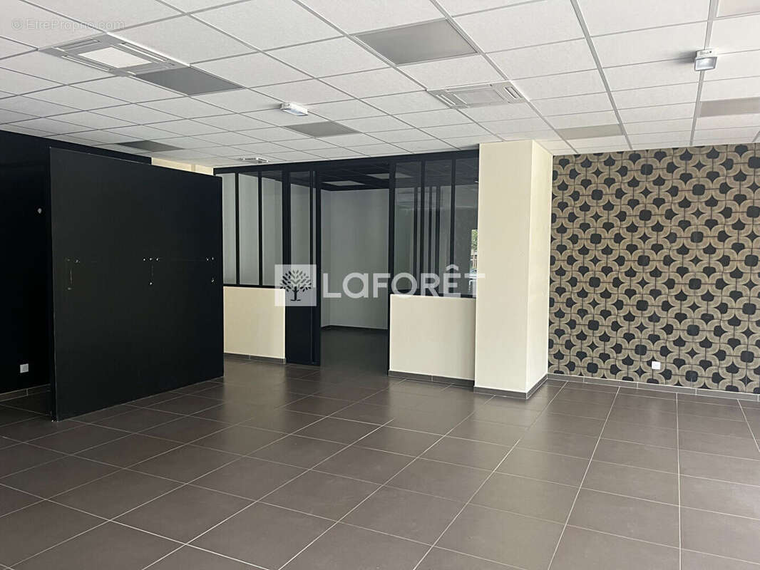 Commerce à SAINT-ESTEVE