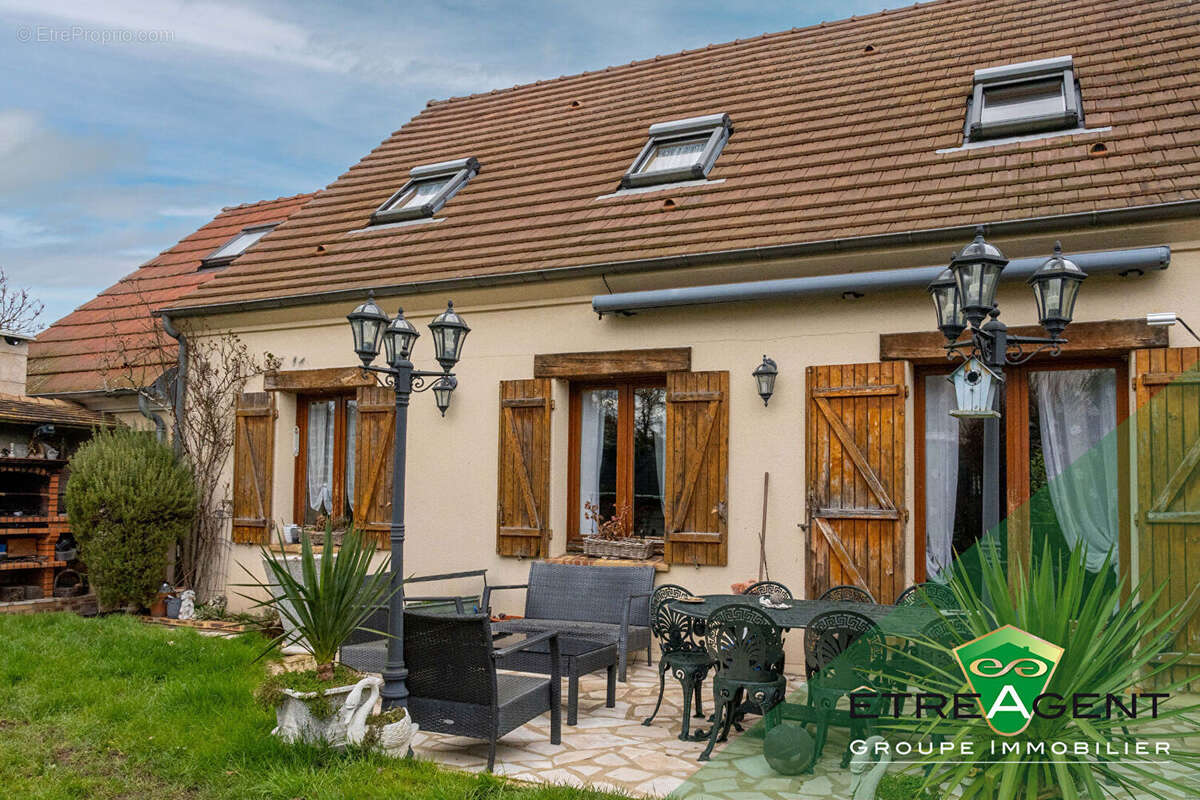 Maison à JOUY-LE-MOUTIER