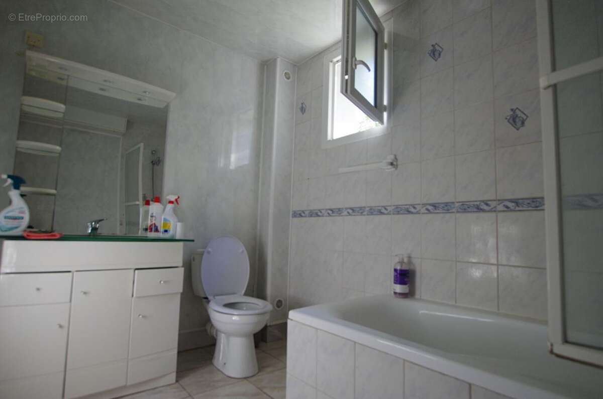 Maison à SAINTE-GENEVIEVE-DES-BOIS