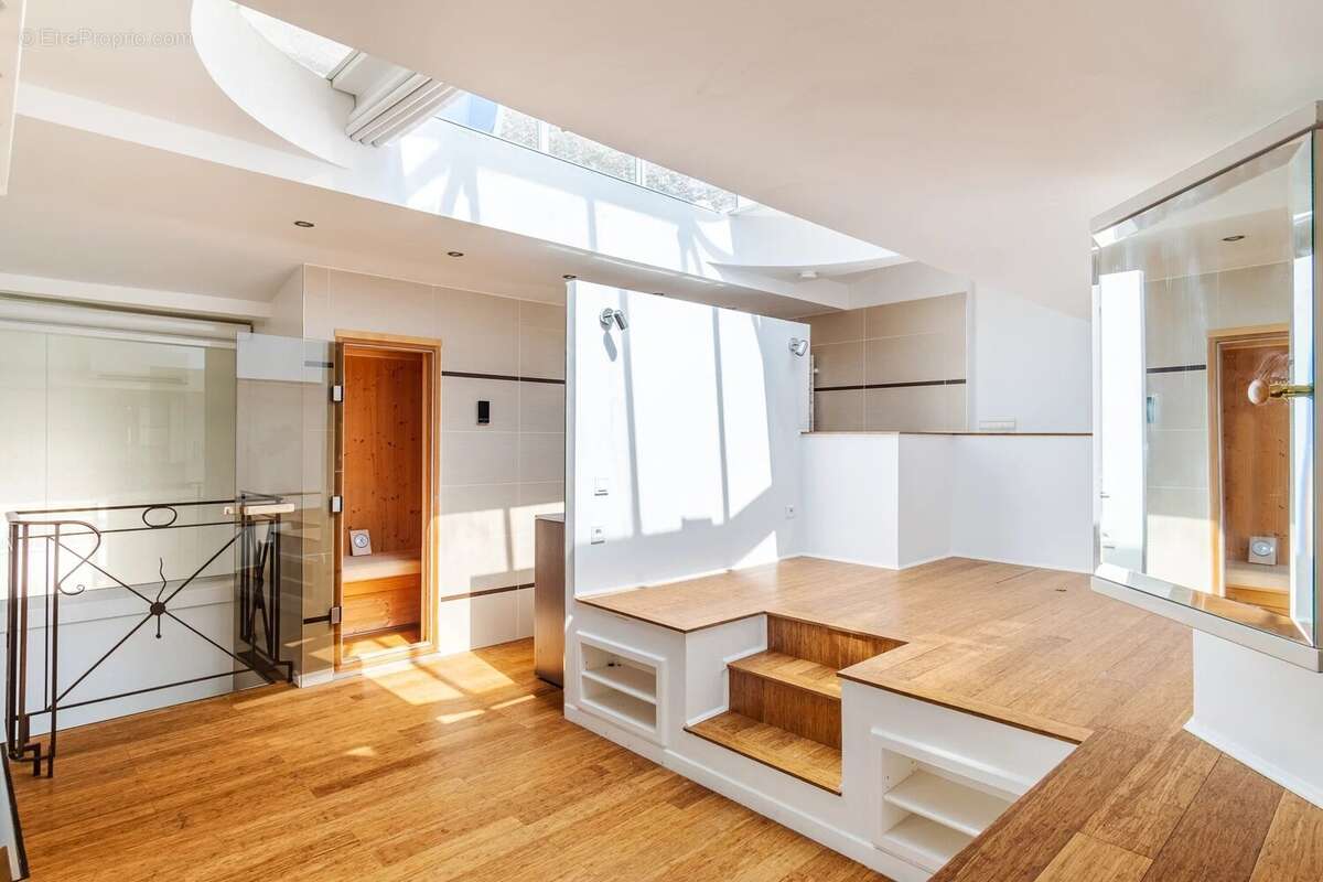 Appartement à PARIS-8E