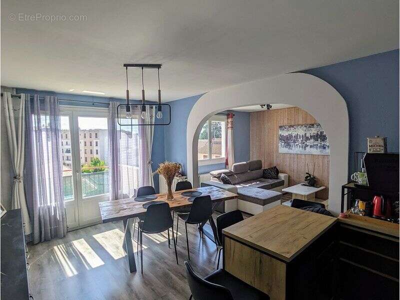 Appartement à MONTROND-LES-BAINS