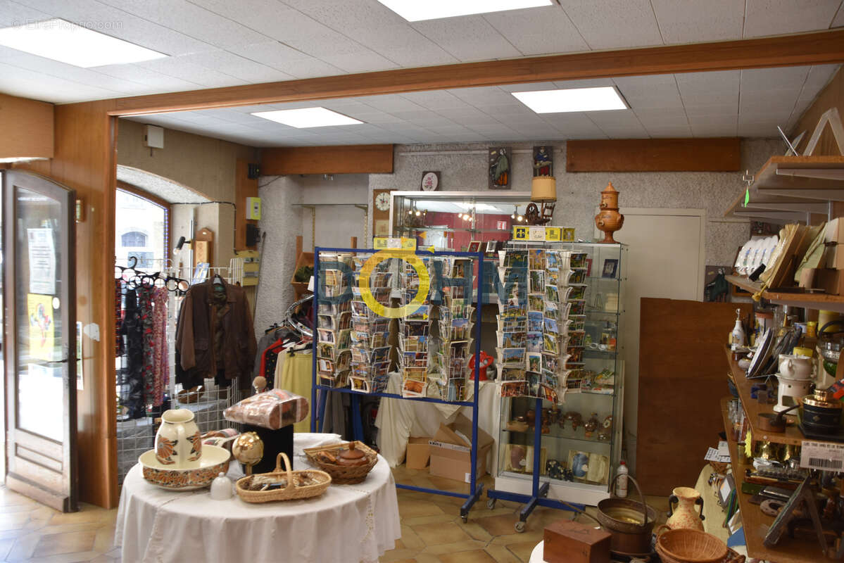 Immeuble a renover avec local commercial  . - photo 10