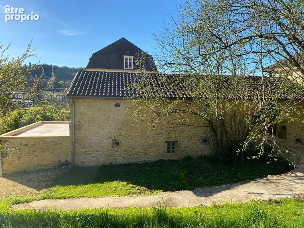 A deux pas de la Cité Médiévale, Maison de maître 350 m² - photo 15