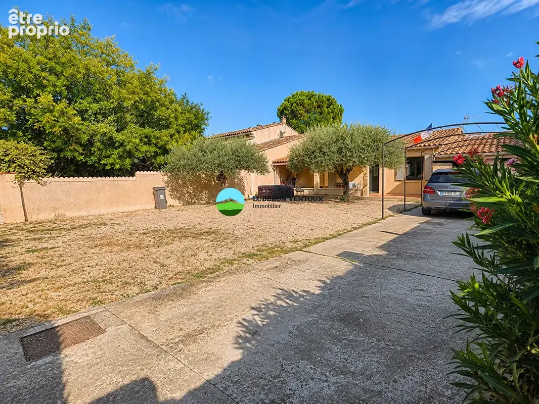 Maison de plain-pied avec 3 chambres, garage et terrain piscinable - photo 12