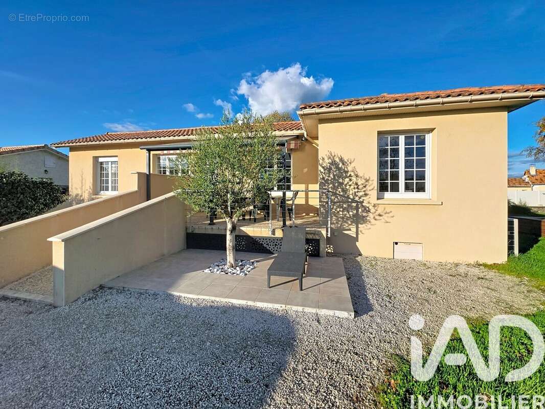 Photo 3 - Maison à MARILLAC-LE-FRANC