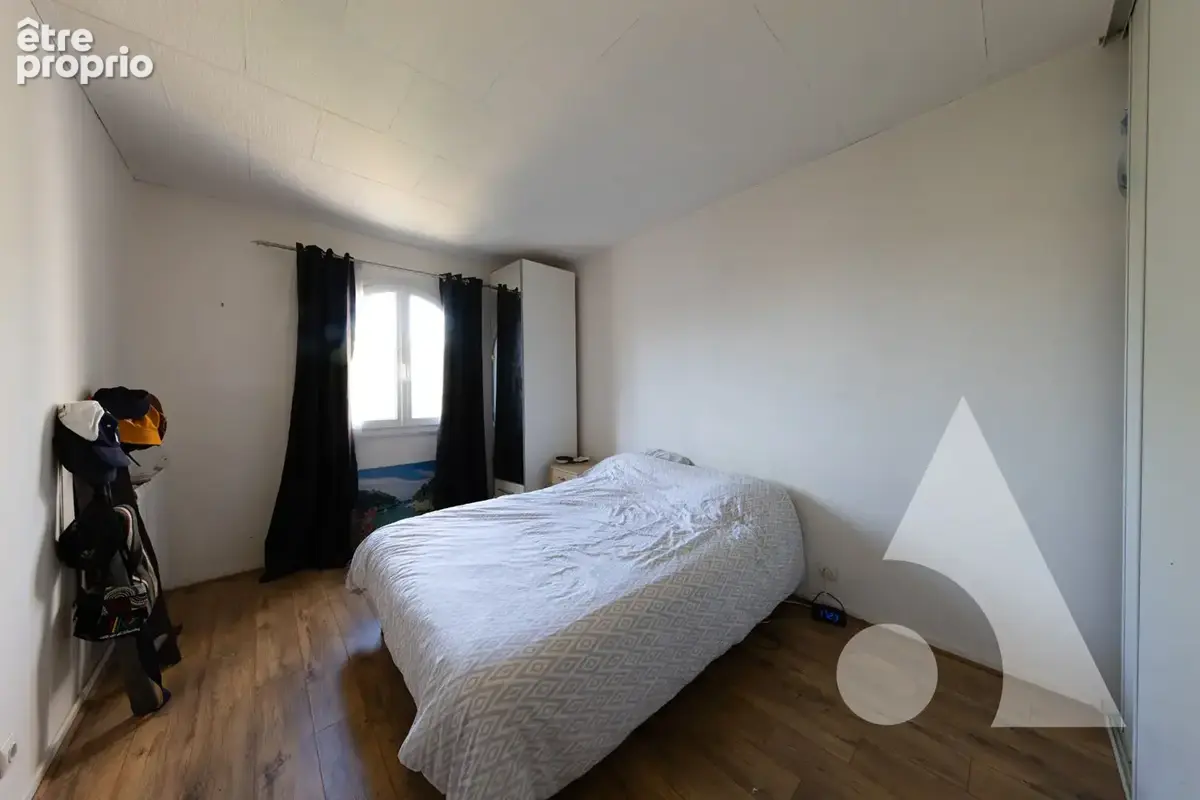 Grand Bourg : F3 en dernier étage + cave + Garage - photo 4
