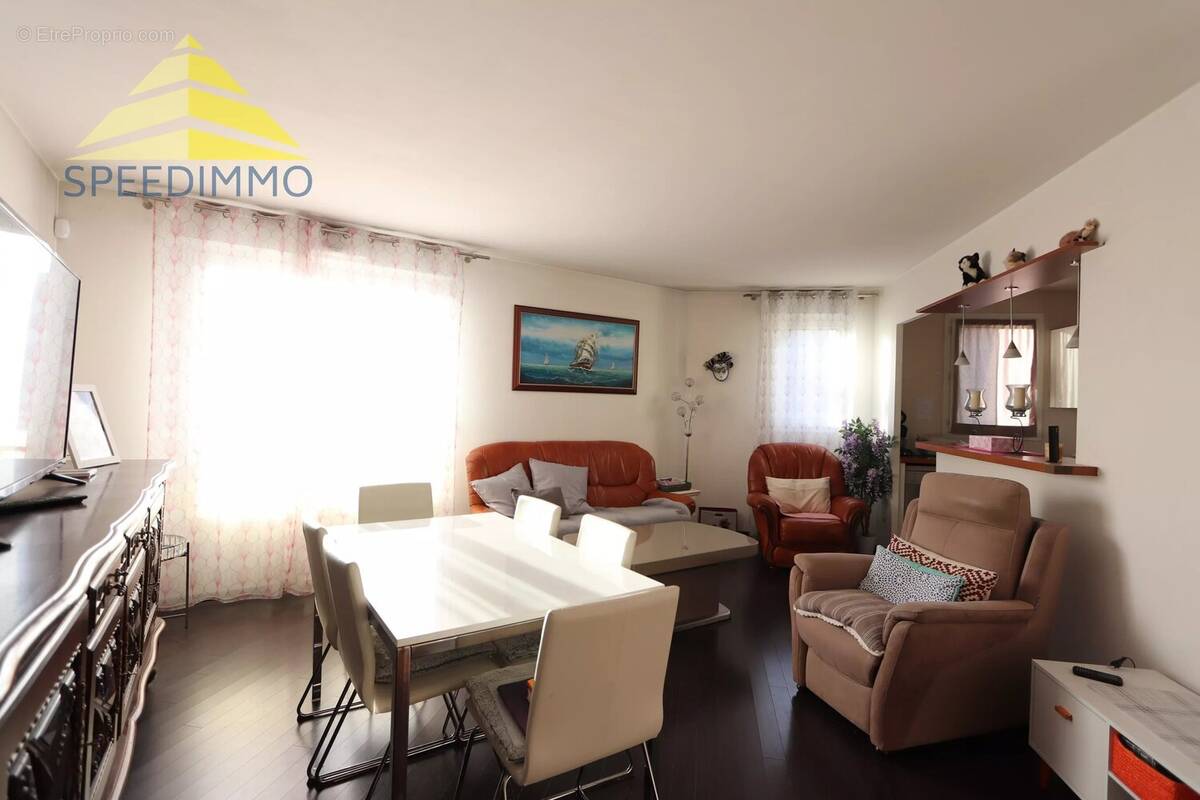 Appartement à MANDRES-LES-ROSES