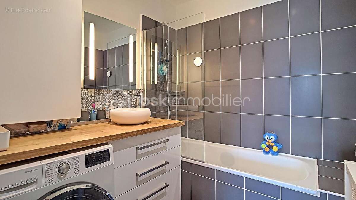 Appartement à LES PAVILLONS-SOUS-BOIS