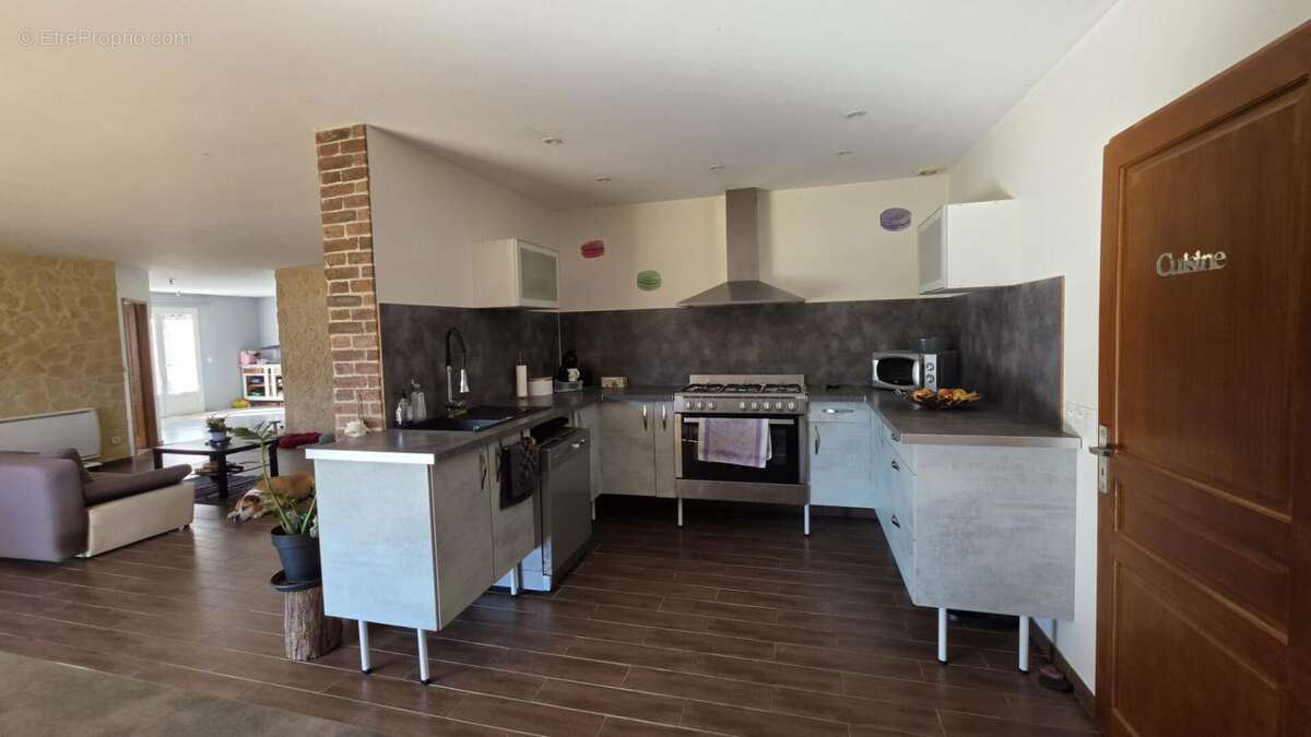 Maison plain pied avec 2 hectares de prairies - photo 5