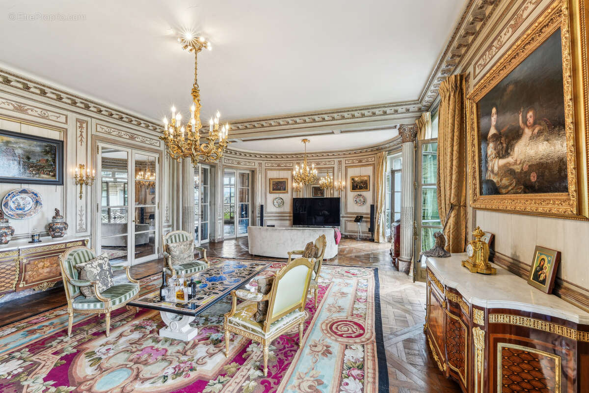 Appartement à PARIS-16E